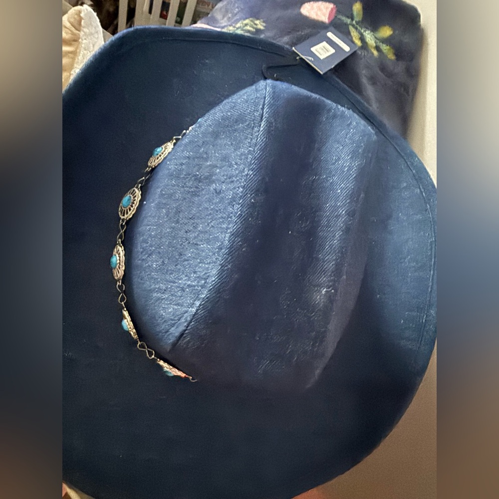 Elegant Blue Women's Hat with Decorative Chain